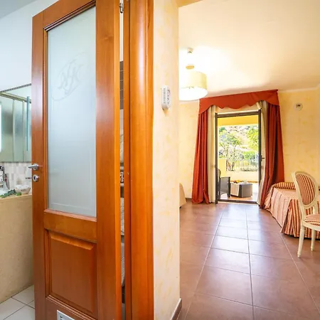 Отель Kala Kretosa 4*